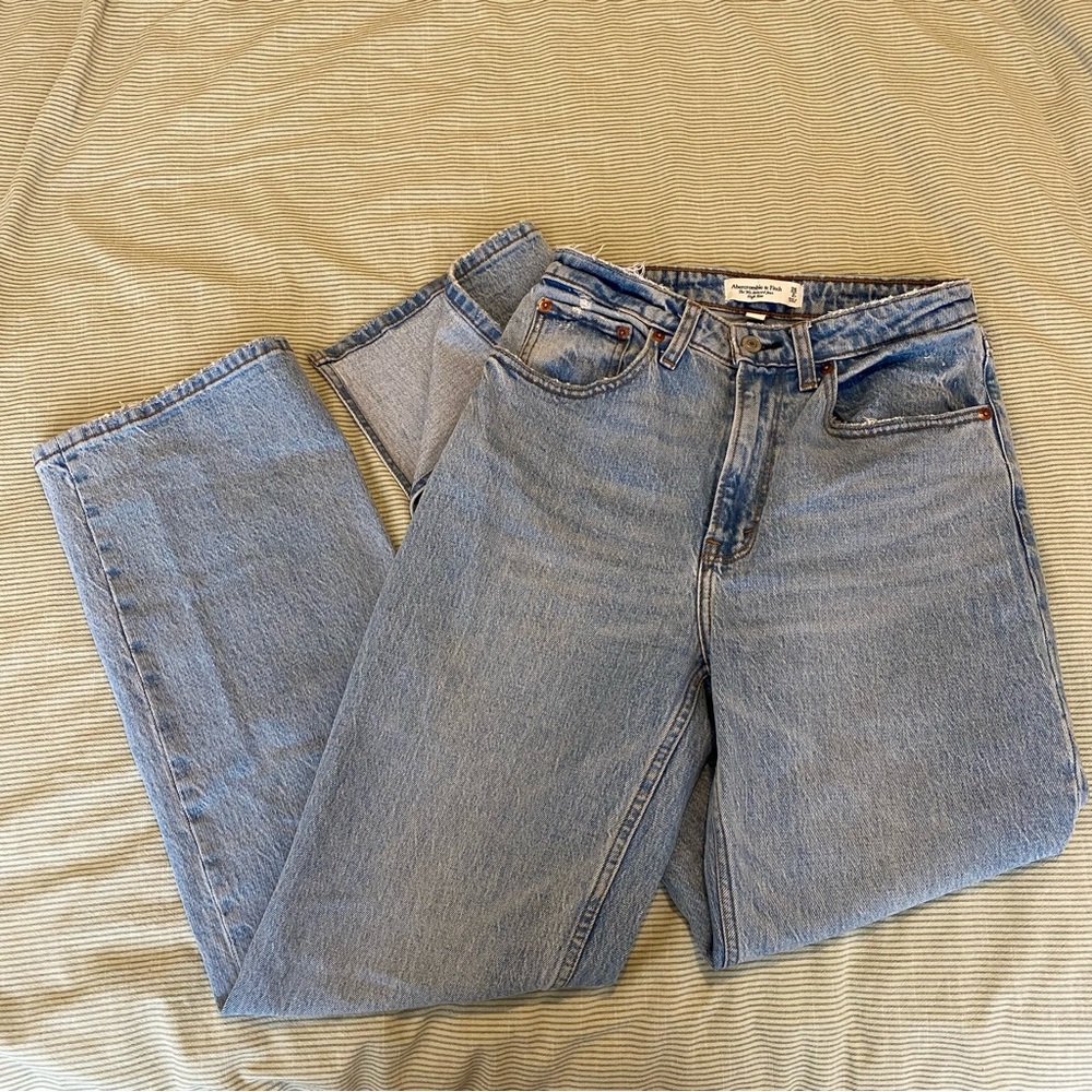 Abercrombie & Fitch Curve Love High Rise 90s Relaxed Jeans Medium Blue 26 / 2